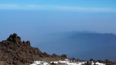 Výhled z El Teide na oceán zakrytý oblaky prachu