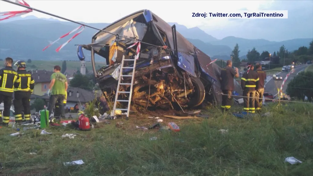 Havarovaný český autobus