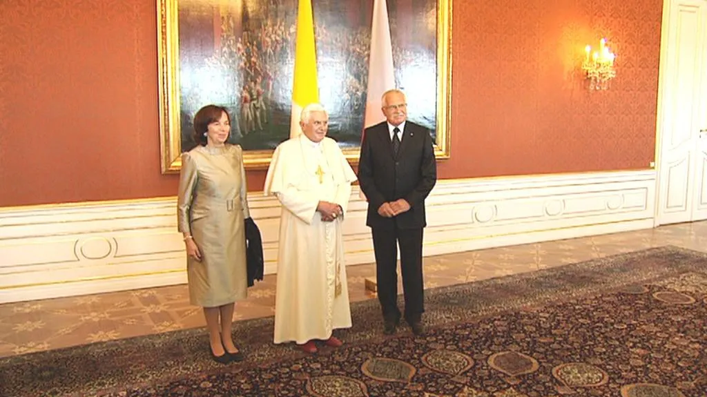 Prezidentský pár s papežem