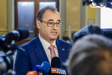Šťastný chce prosadit zákaz zahalování obličeje na sportovních akcích