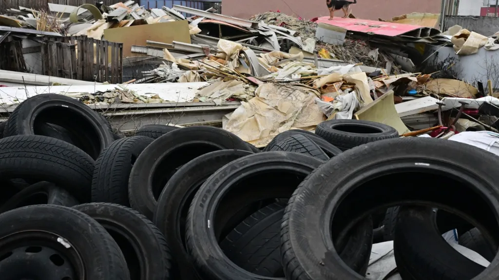 Německý odpad z nelegální skládky v brněnských Horních Heršpicích