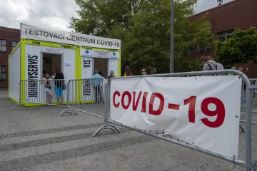 V úterý přibylo 107 případů covidu, reprodukční číslo je nejnižší za týden