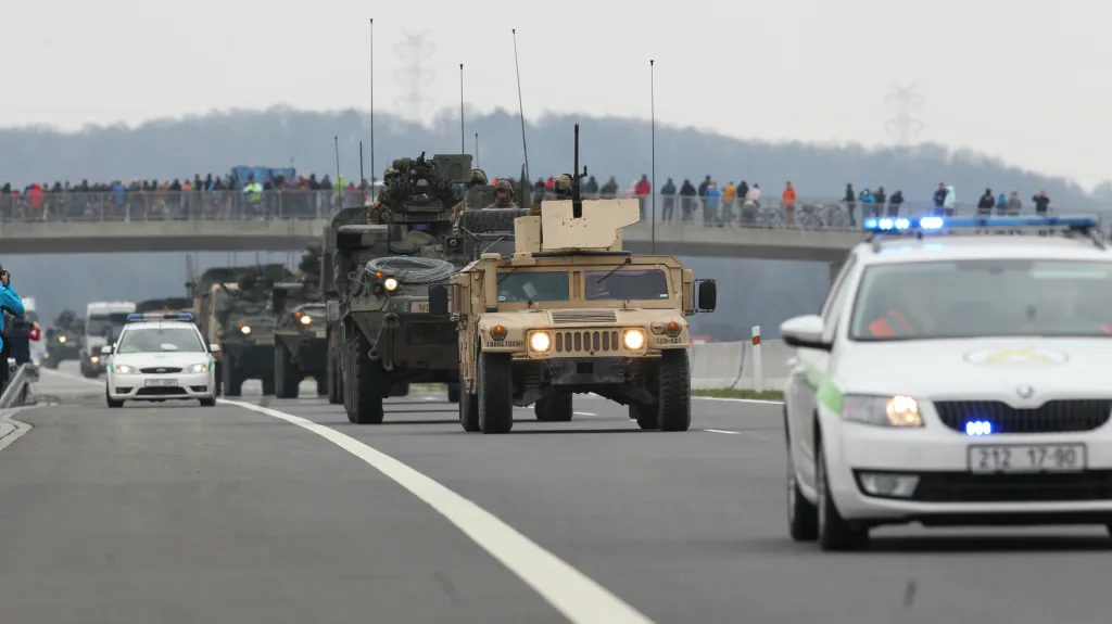 Americký vojenský konvoj dorazil do Česka