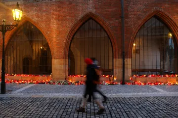 Ve sbírkách na pomoc pozůstalým a přeživším po střelbě na filozofické fakultě se sešlo už přes 38 milionů