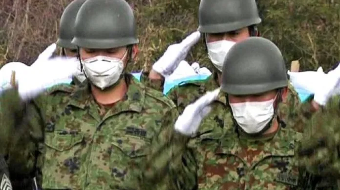 Japonští technici zjišťují zdroj úniku radiace