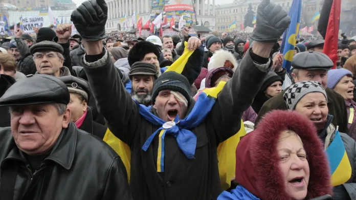 Na protest proti ukrajinskému prezidentu Janukovyčovi přišly tisíce lidí