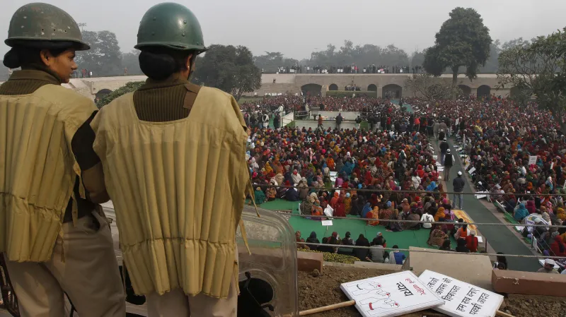 Hromadná modlitba za znásilněnou Indku