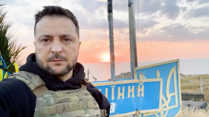 Volodymyr Zelenskyj zveřejnil video z návštěvy Hadího ostrova
