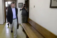 O vině Davida Ratha bude soud znovu rozhodovat v říjnu