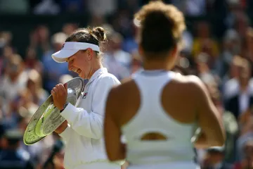 Wimbledonský triumf Krejčíkové sledovali Navrátilová, Tom Cruise i svatebčané v Líšni