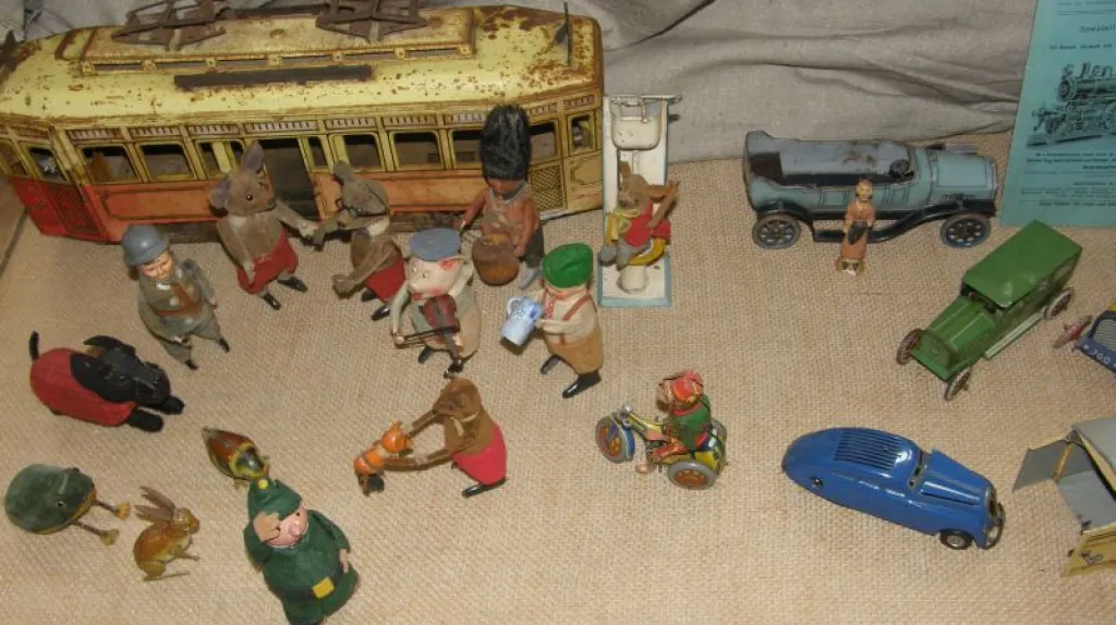 Staré mechanické hračky