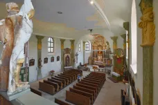 Kostel v Božím Daru prošel rekonstrukcí, hlavním problémem byla nakloněná věž 