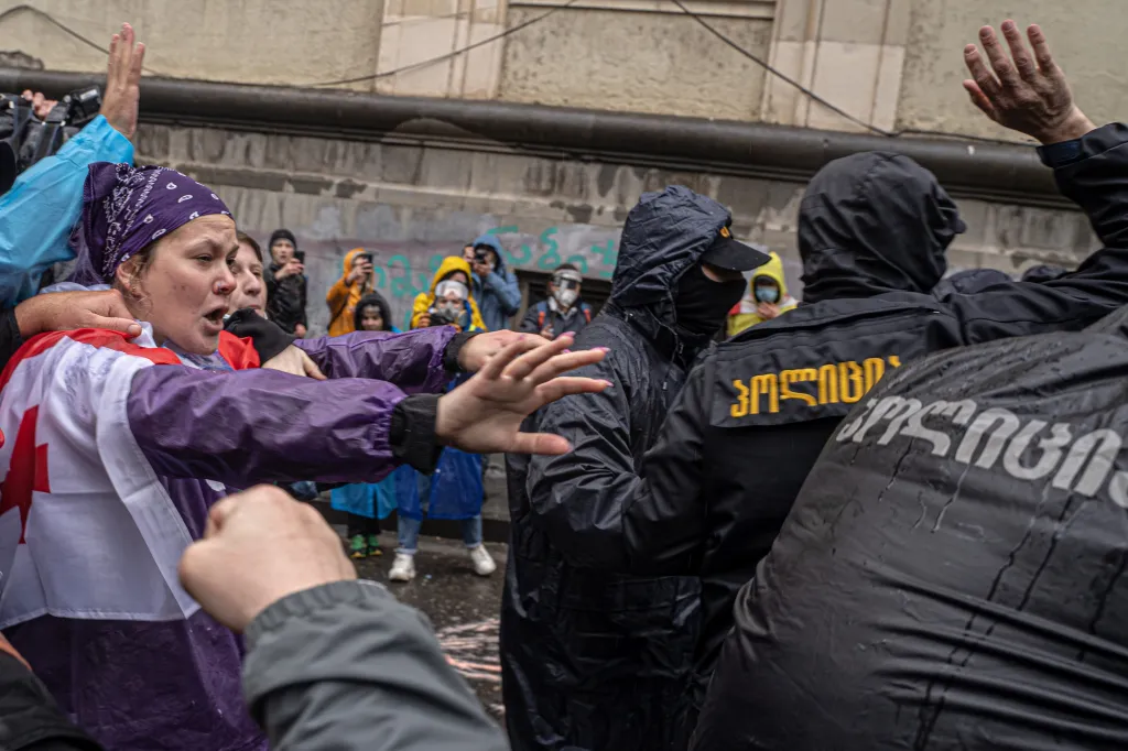 3. místo v kategorii Reportáž (Ray Baseley, Forum 24 / Týdny protestů v Gruzii)