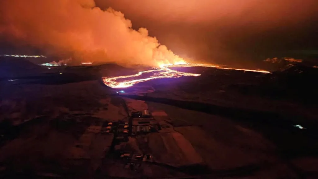 Erupce sopky na poloostrově Reykjanes na jihozápadě Islandu