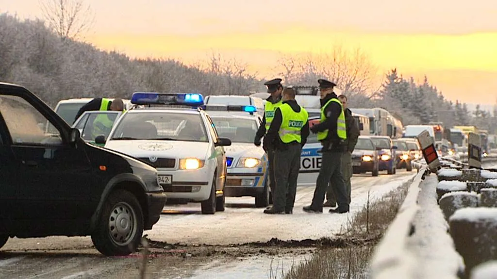Policisté u dopravní nehody