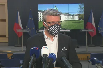 Rychlejší rozvolňování. Velké obchody, posilovny či autoškoly se otevřou už v pondělí