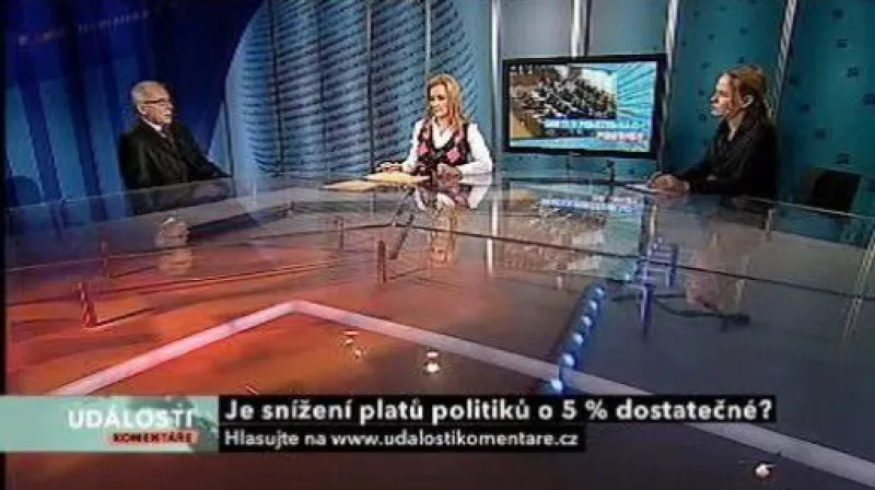 Události, komentáře o snižování platů politiků