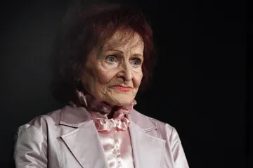 Zemřela textařka Jiřina Fikejzová. Psala pro Rottrovou i Neckáře