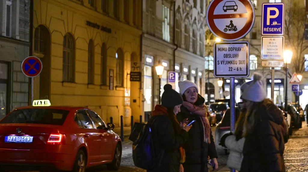 Zákaz vjezdu všech motorových vozidel do části Starého Města