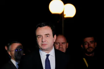 Kosovská vláda vyzvala Srby, aby stáhli hromadící se armádu od hranic