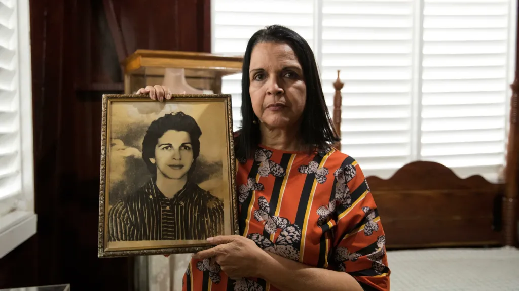 Dcera Minervy Mirabal s portrétem své matky 60 let od tragédie