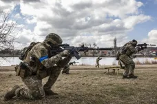 Váznoucí ruský postup na Ukrajině by mohl přejít v krvavý pat, upozorňují analytici