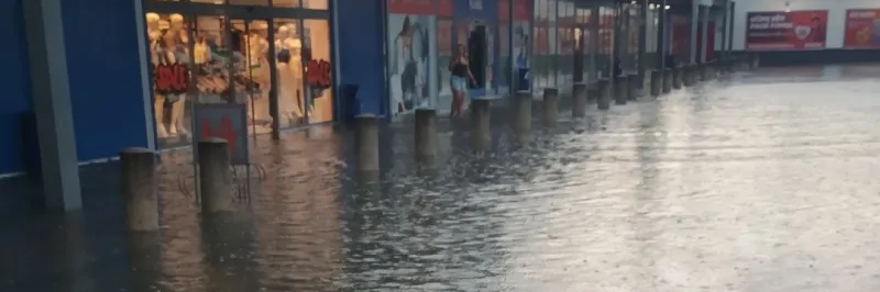 Další vlna bouřek si vyžádala zásahy hasičů