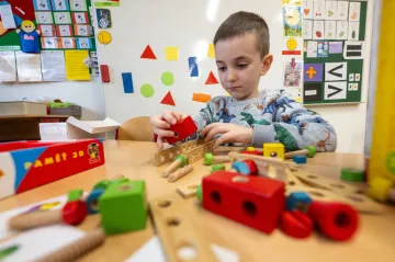 Chtějí zastavit čas a pracují s AI. Co říkají děti o dětech?