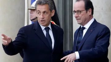 Prezident Hollande vítá v Elysejském paláci svého předchůdce Nicolase Sarkozy