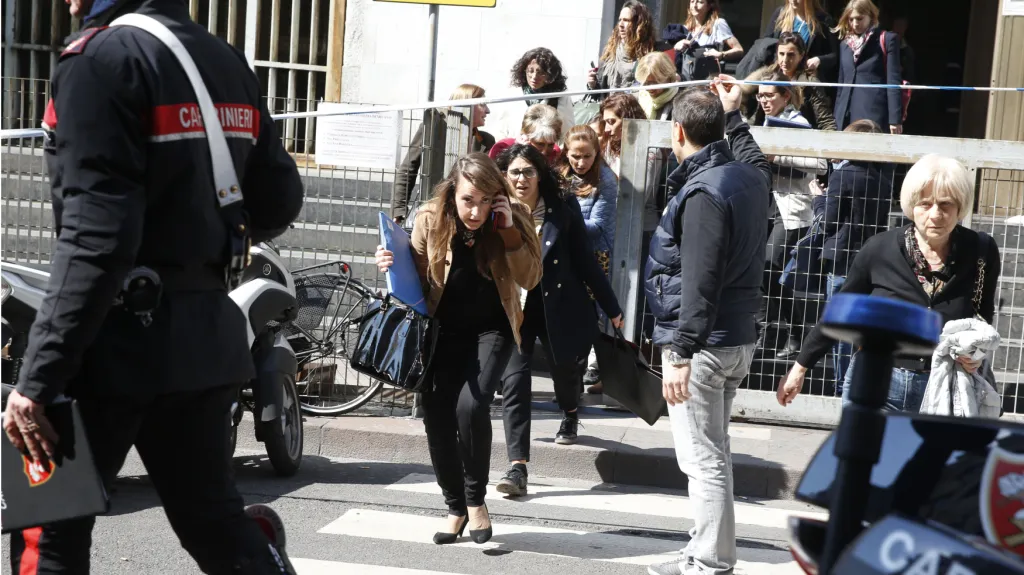 Evakuace budovy soudu v Miláně