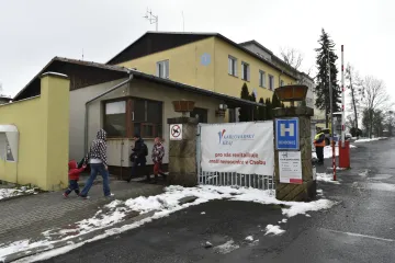 Interna chebské nemocnice hrozí výpovědí. Problémy s lékaři mají i v Litomyšli
