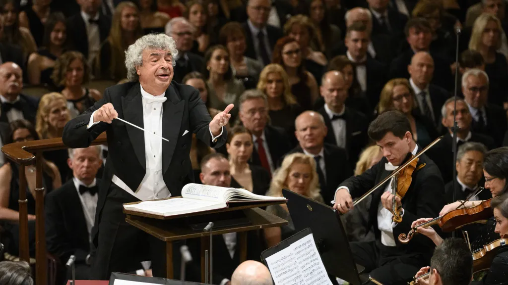 Česká filharmonie při zahájení 80. Pražského jara