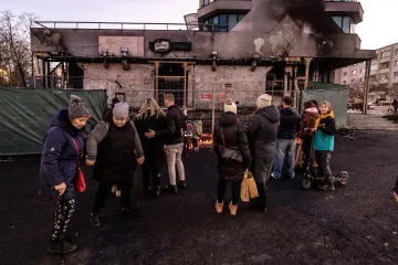 Most pomůže pozůstalým po obětech požáru, kostel zaplnili truchlící
