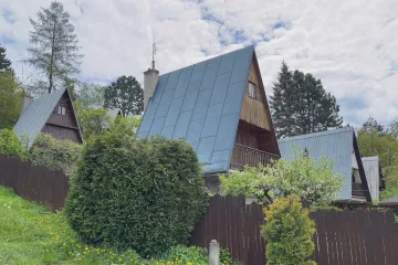 Češi se zbavují chalup. Je po covidu a navíc recese, vysvětlují makléři