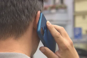 Poslední mobilní operátor zdražuje tarify. O tom, co by celkově pomohlo zlevnit volání, se vedou spory