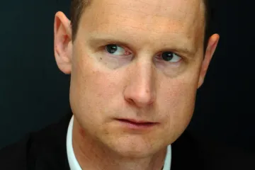 Synecký nespáchal trestný čin, když Peltovi vyzradil policejní odposlech