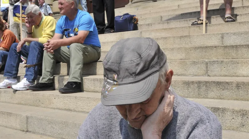 Důchodci proti vládě