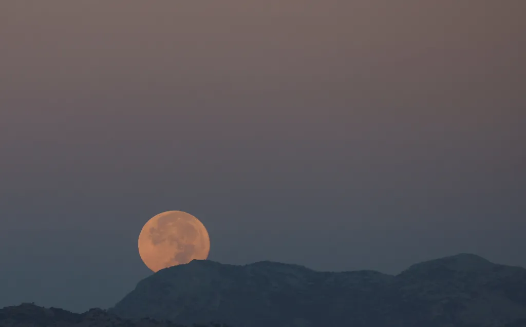 Měsíc svítil i nad španělským městem Ronda