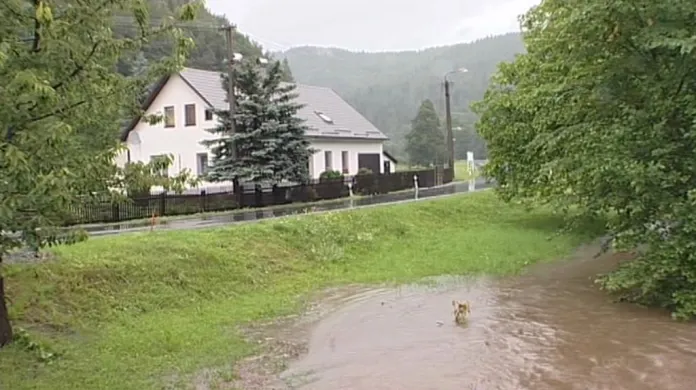 Rozvodněná Morava v Hanušovicích u Raškova