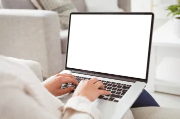 Žena přišla přes noc o tři miliony. Policisté varují před podvodníky na internetu
