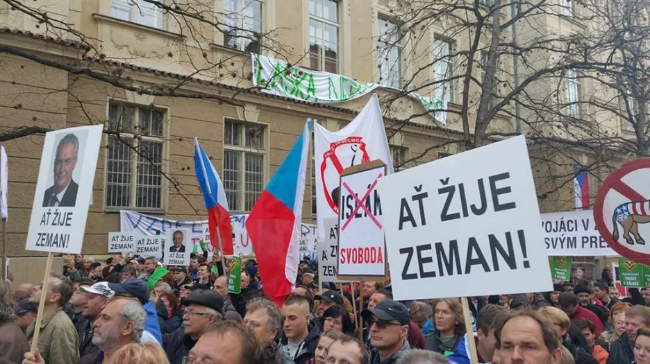 Sobotka vyčetl Zemanovi účast na akci xenofobní sekty