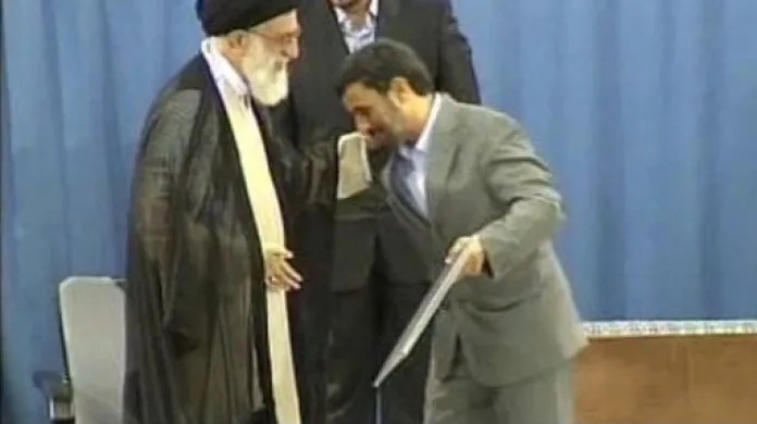 Ahmadínežád potvrzen do funkce
