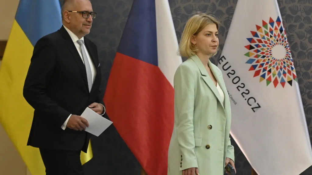 Ministr pro evropské záležitosti Mikuláš Bek a ukrajinská vicepremiérka Olha Stefanišynová