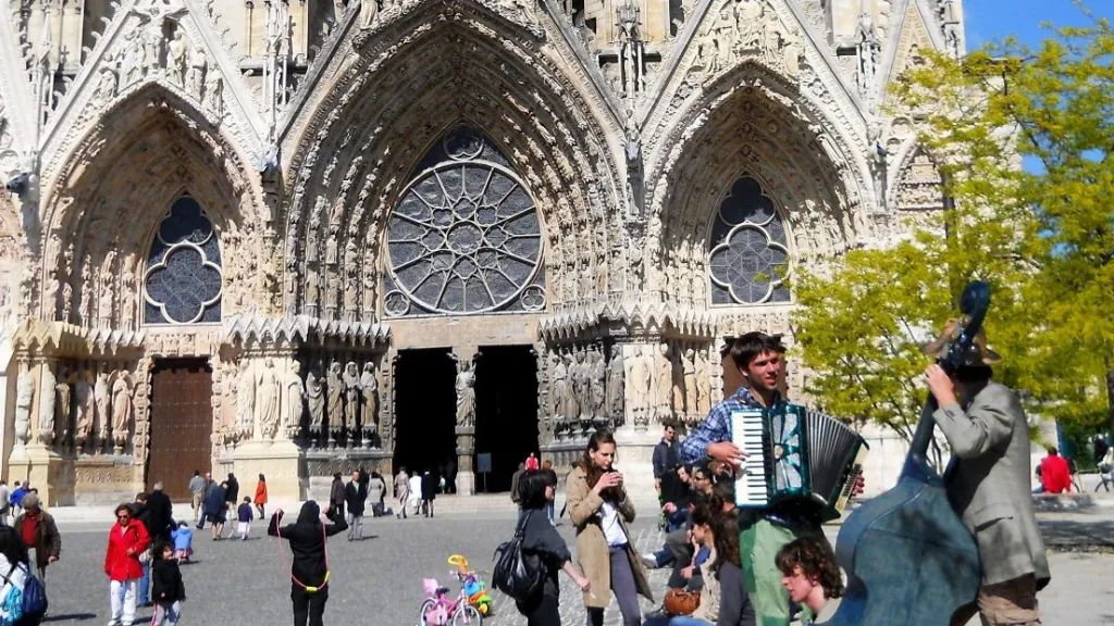 Před katedrálou v Remeši