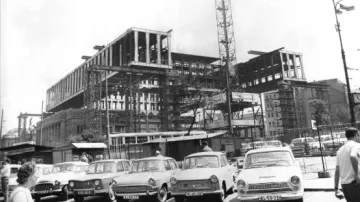 Stavba budovy bývalého Federálního shromáždění