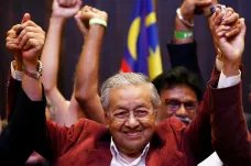 Malajsie má nejstaršího premiéra světa, v zemi poprvé od roku 1957 vyhrála opozice