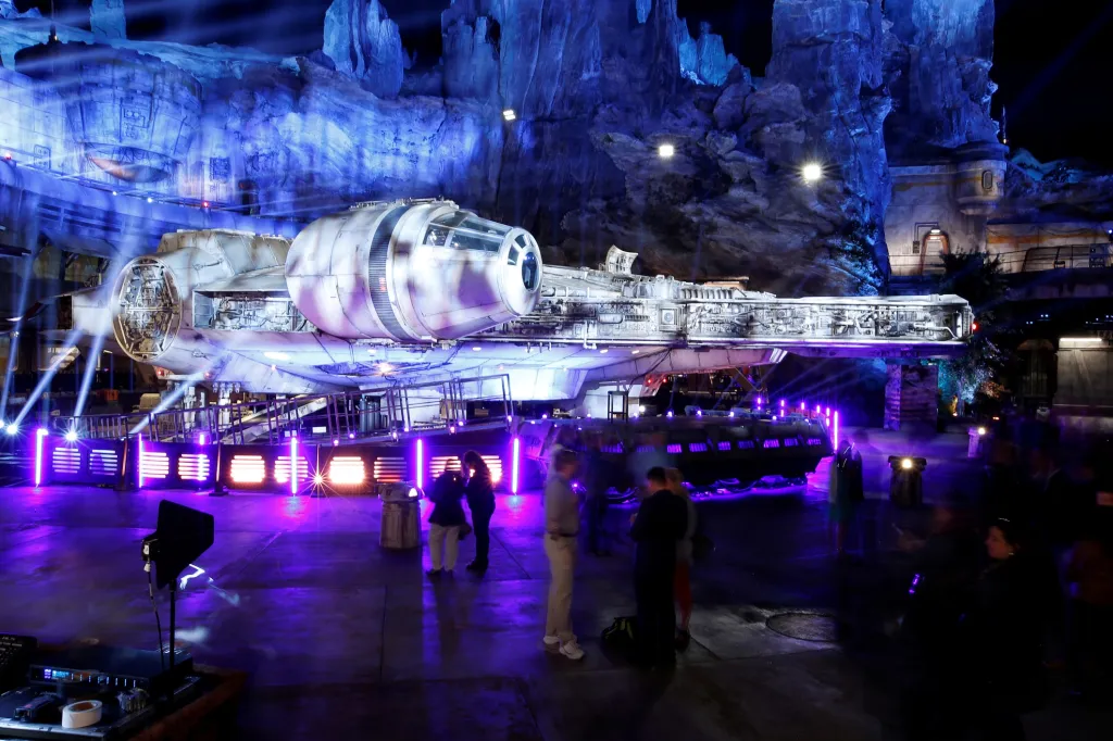 Legenda Star Wars postupně dobyla i Disneyland. Hosté prozkoumají „Galaxy's Edge“ v zábavním parku v Anaheimu v Kalifornii