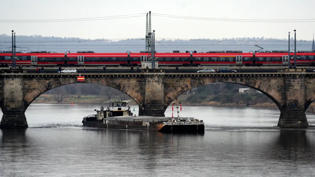 Uvízlé soulodí v Drážďanech