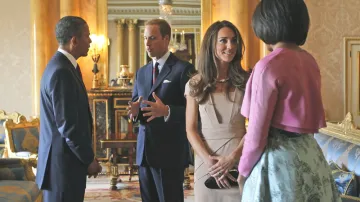 Barack Obama s chotí Michelle hovoří v Buckinghamském paláci s princem Williamem a Catherine, vévodkyní z Cambridge