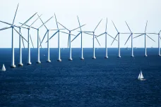 Větrné elektrárny na moři nacházejí využití i jako podvodní farmy